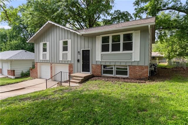 9806 E 52nd St, Kansas City, MO 64133