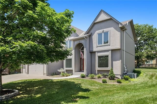 2908 SE Bingham Ct, Lee's Summit, MO 64063