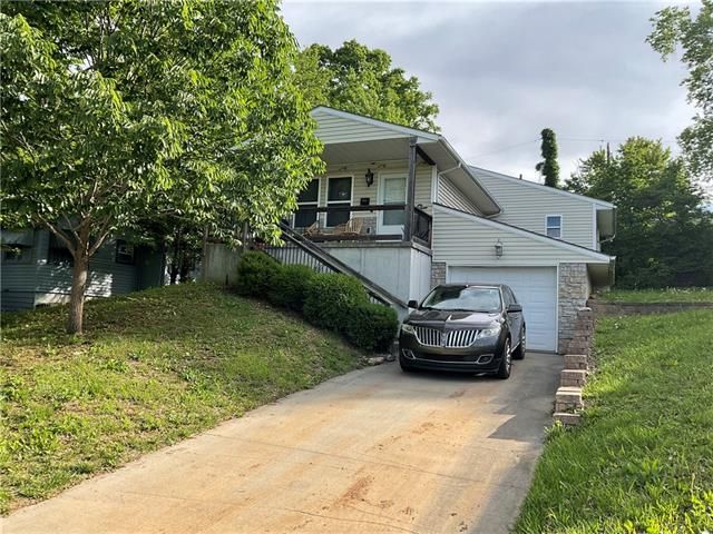 4900 E 39th St, Kansas City, MO 64128
