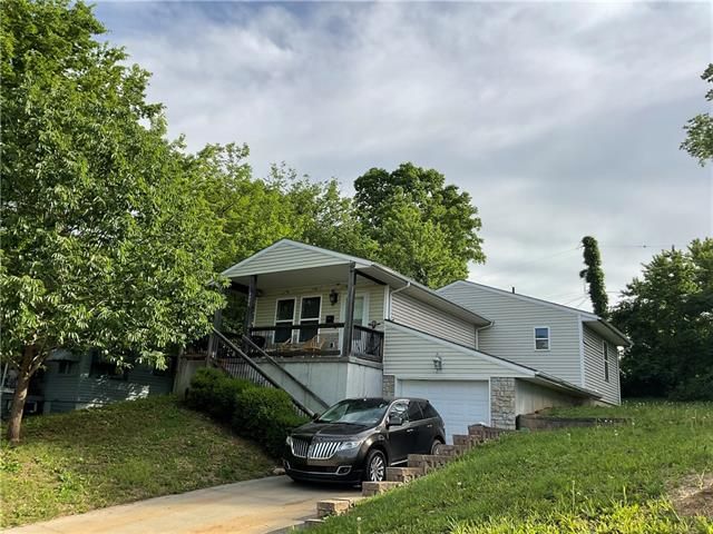 4900 E 39th St, Kansas City, MO 64128
