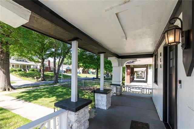 836 E 72nd St, Kansas City, MO 64132