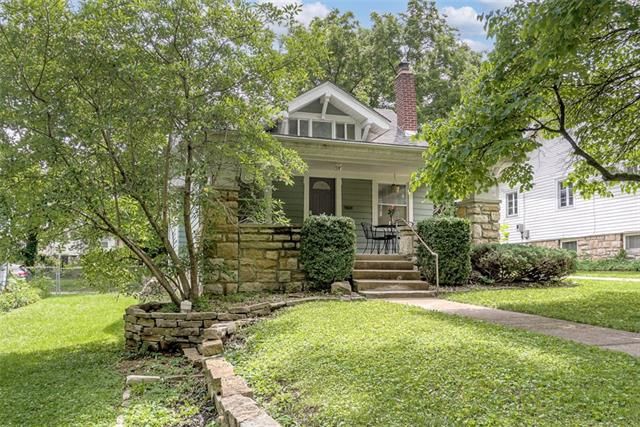 5025 Tracy St, Kansas City, MO 64110