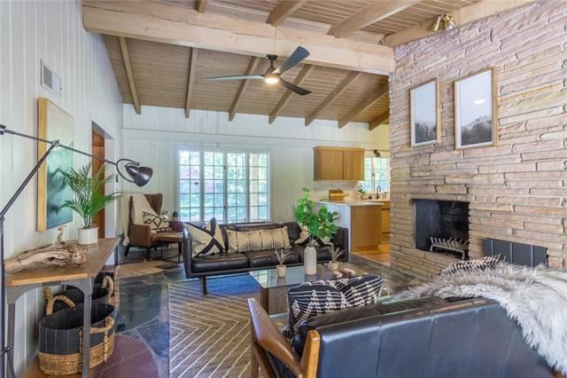 9626 Summit St, Kansas City, MO 64114