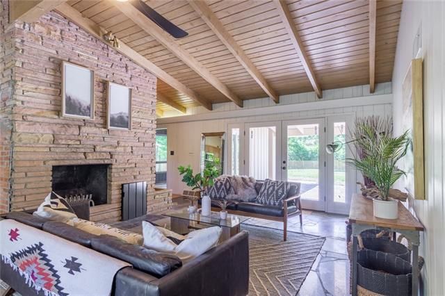 9626 Summit St, Kansas City, MO 64114