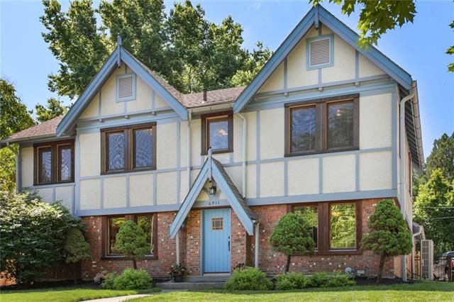 6911 Edgevale Rd, Kansas City, MO 64113