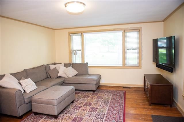 8809 Elm Ave, Kansas City, MO 64138