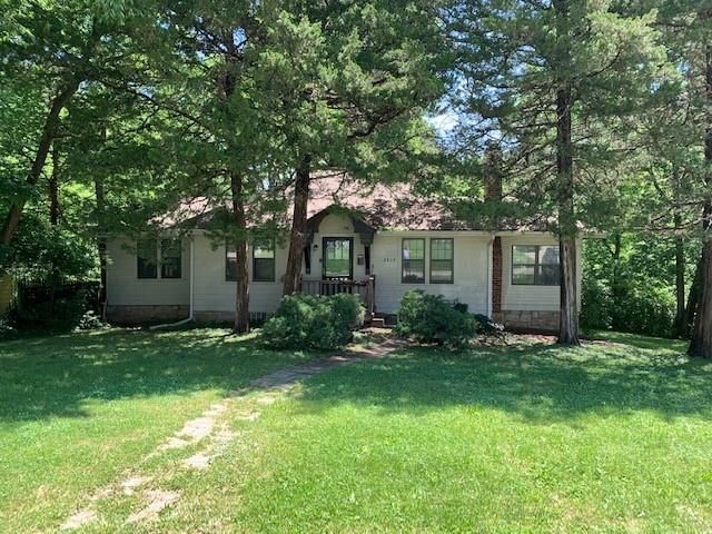 5809 Newton St, Overland Park, KS 66202