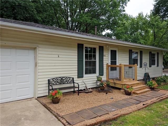108 S Elm St, Windsor, MO 65360