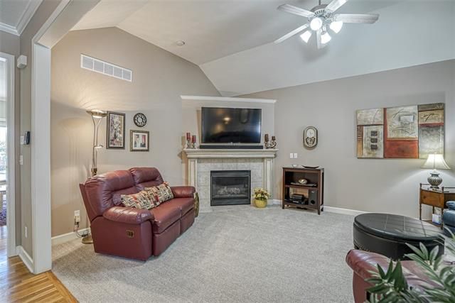 131 Cherry Hills Cir, Gardner, KS 66030