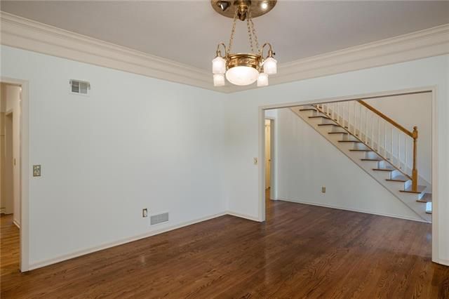 5406 W 99th St, Overland Park, KS 66207