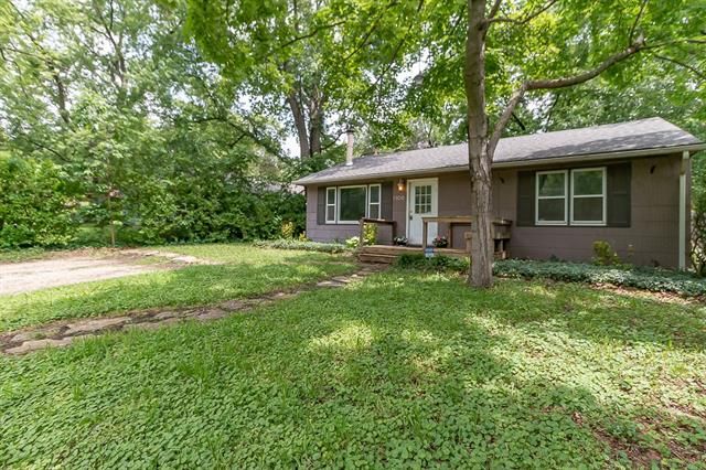 1308 Summit St, Lawrence, KS 66044