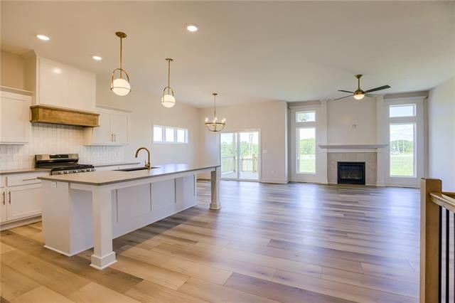 7718 NE 103rd St, Kansas City, MO 64157