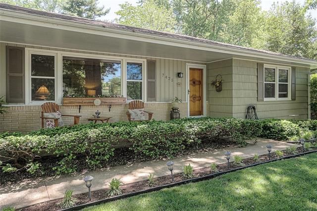 7425 Lowell Ave, Overland Park, KS 66204