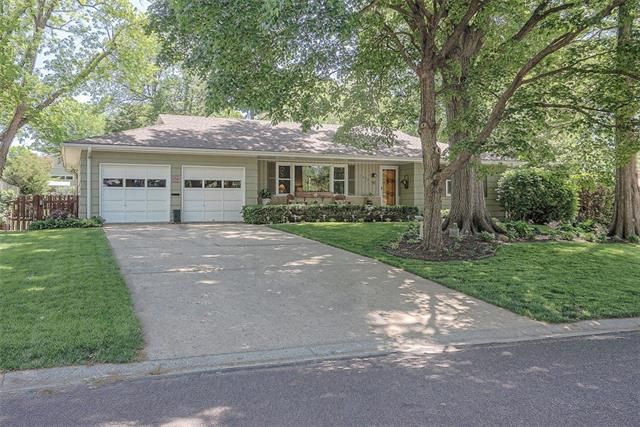 7425 Lowell Ave, Overland Park, KS 66204