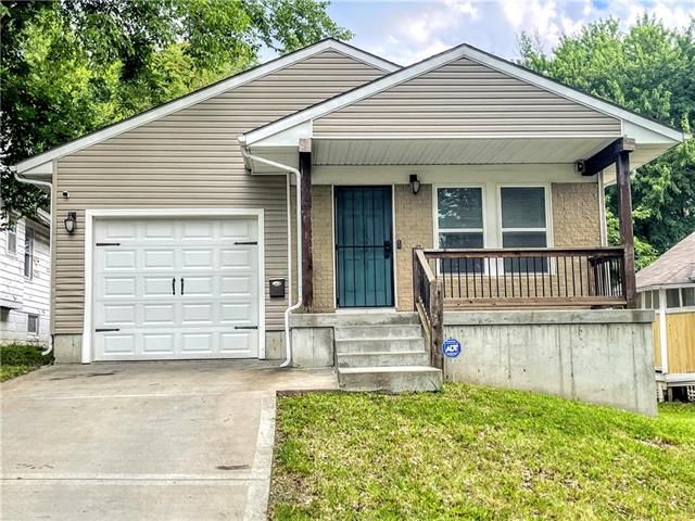 1465 E 66th Ter, Kansas City, MO 64131