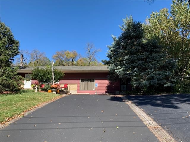10718 E 43rd St, Kansas City, MO 64133