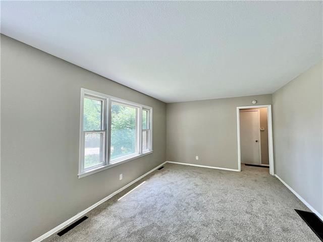 11404 E 49th St, Kansas City, MO 64133