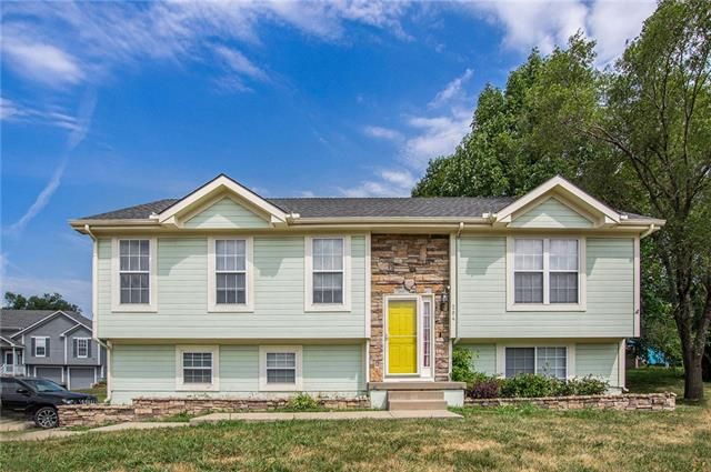 204 Lacy Ct, Belton, MO 64012