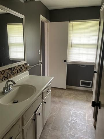 9209 Farley Ave, Kansas City, MO 64138