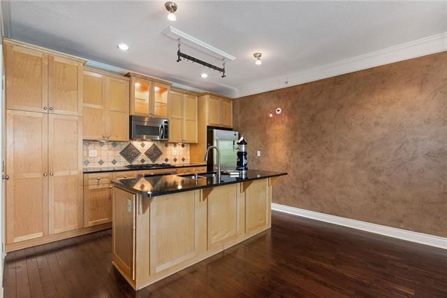 2930 Walnut St, Kansas City, MO 64108