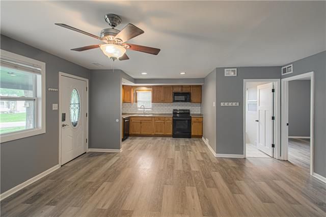 303 E Agnes St, Mclouth, KS 66054