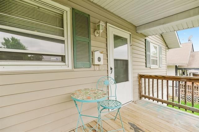 1525 E 49th Ter, Kansas City, MO 64110