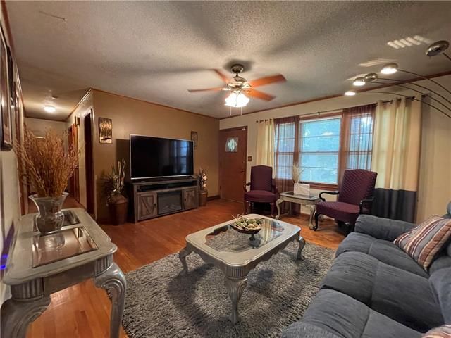 7331 Olive St, Kansas City, MO 64132