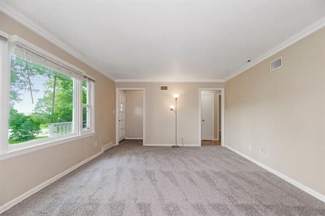 9208 Cherry St, Kansas City, MO 64131