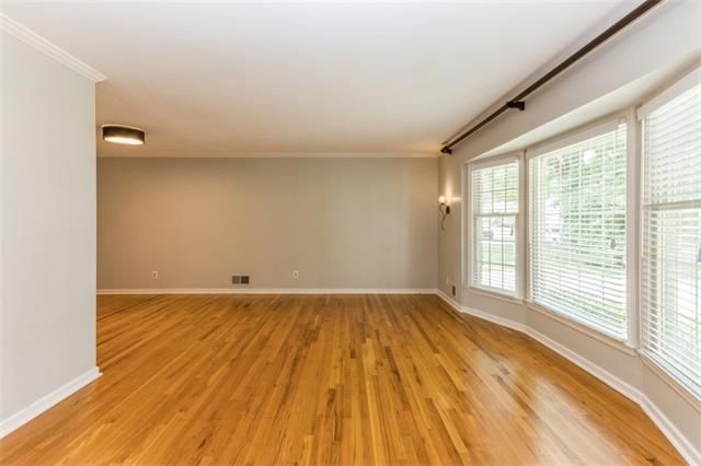6425 W 101st Ter, Overland Park, KS 66212