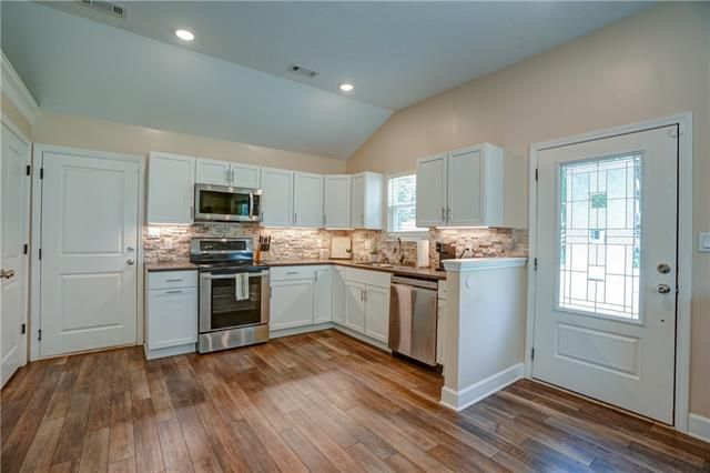 13003 E 38th St S, Independence, MO 64055