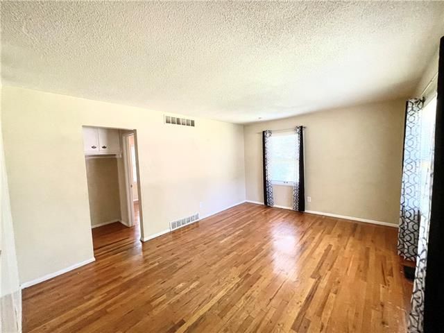 7701 E 50th Ter, Kansas City, MO 64129