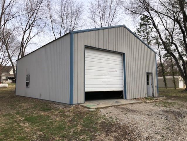 601 E 2nd St, Creighton, MO 64739