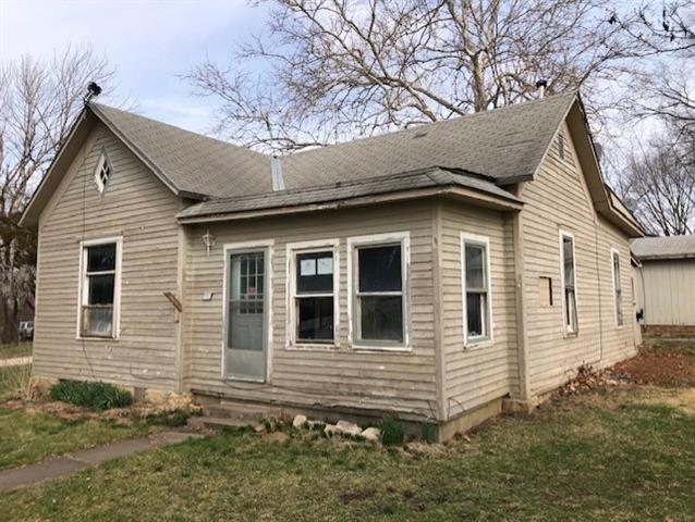 601 E 2nd St, Creighton, MO 64739