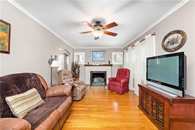 19 E Dartmouth Rd, Kansas City, MO 64113