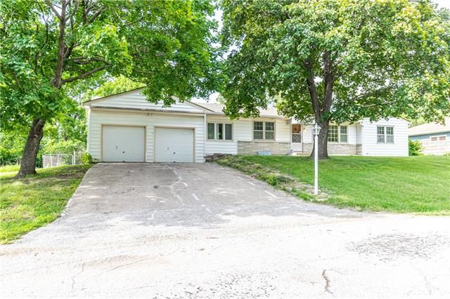 8108 E 80th Ter, Kansas City, MO 64138