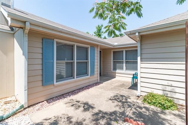 2102 Pikes Peek Pl, Lawrence, KS 66044