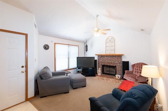 2102 Pikes Peek Pl, Lawrence, KS 66044