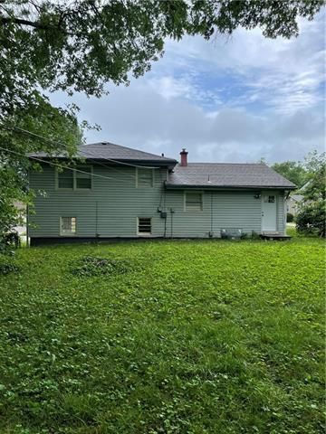 8417 E 85th St, Raytown, MO 64138