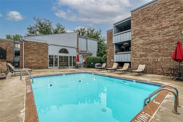 104 E 41st St, Kansas City, MO 64111
