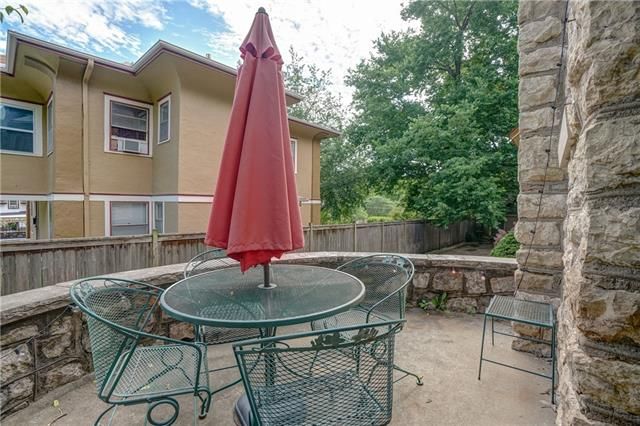 4342 Campbell St, Kansas City, MO 64110