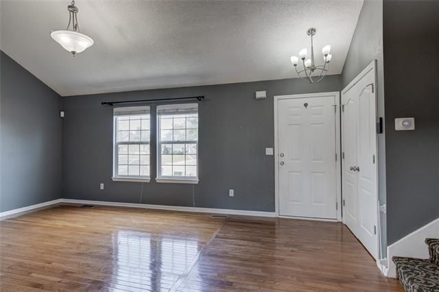 11512 N Booth Ave, Kansas City, MO 64157