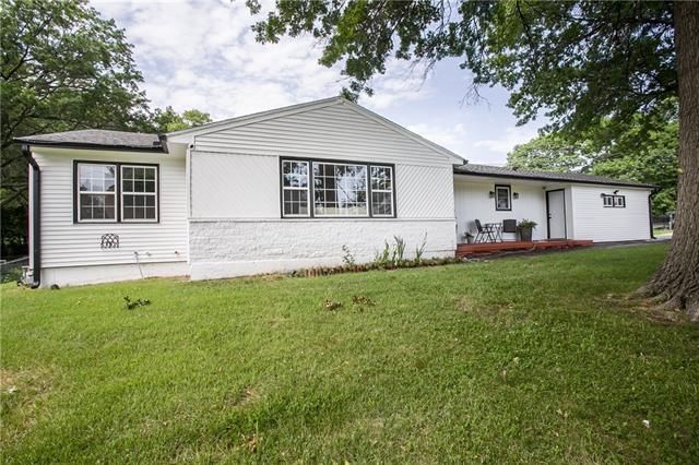 8604 E 55th St, Kansas City, MO 64129