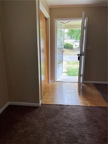 2226 Faraon St, St Joseph, MO 64501