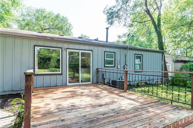 8602 E 93 Pl, Kansas City, MO 64138