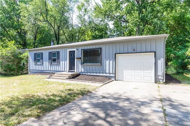 8602 E 93 Pl, Kansas City, MO 64138