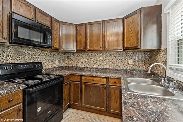 6938 Spruce Ave, Kansas City, MO 64132