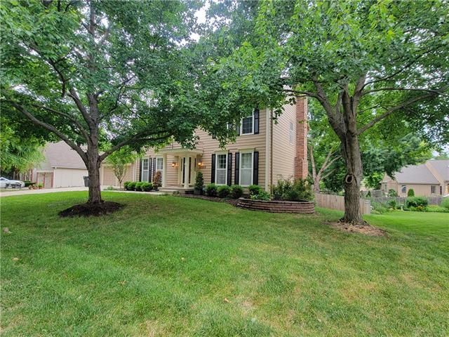 12205 Cherokee Ln, Leawood, KS 66209