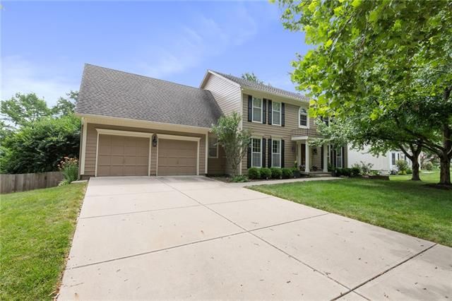 12205 Cherokee Ln, Leawood, KS 66209