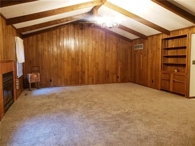 603 E Centennial Dr, Pittsburg, KS 66762