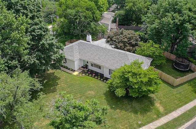9101 Outlook Dr, Overland Park, KS 66207